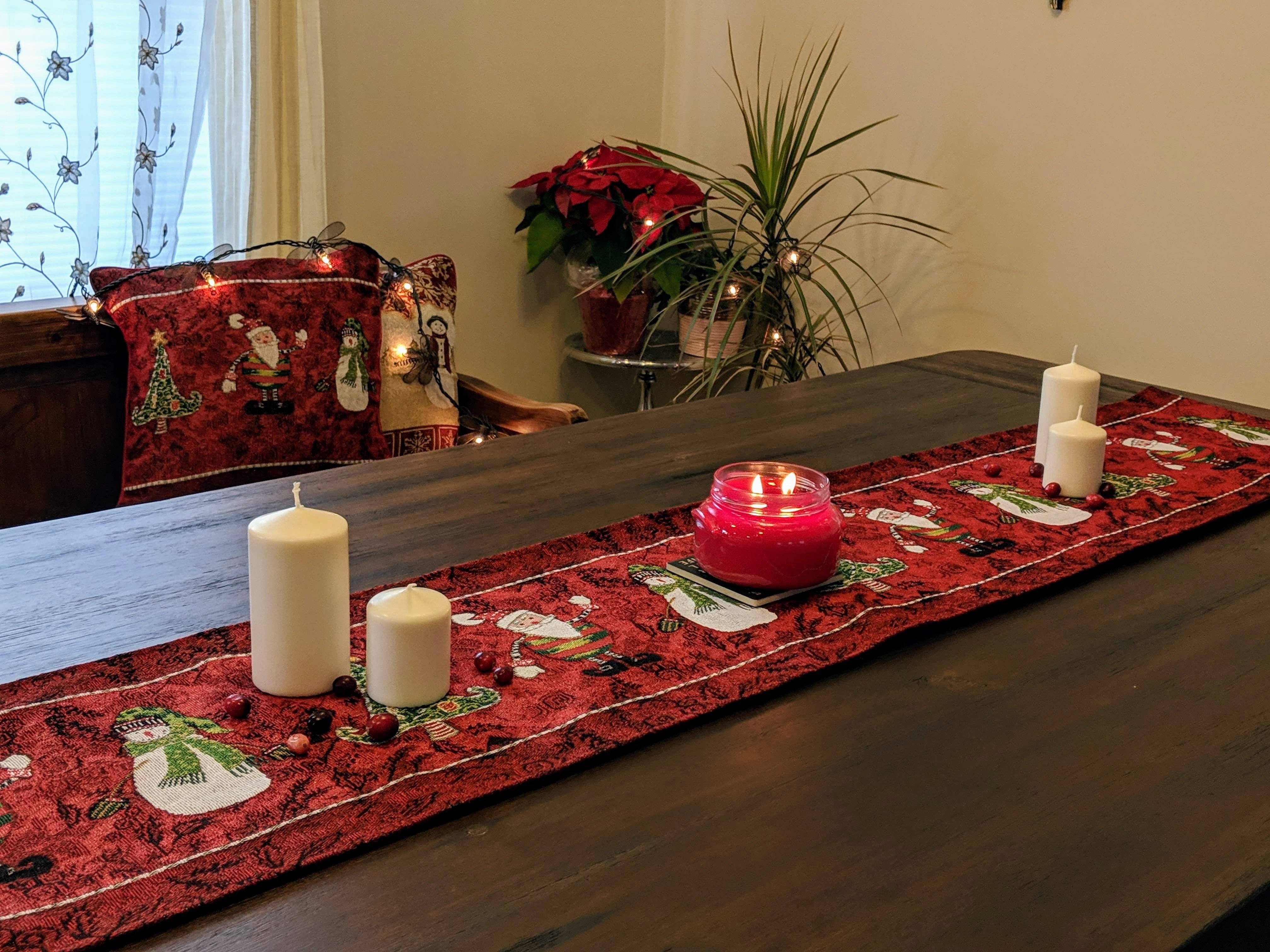 Tache Here Comes Santa Claus Vintage Holiday Woven Tapestry Table Runners (8577TR)