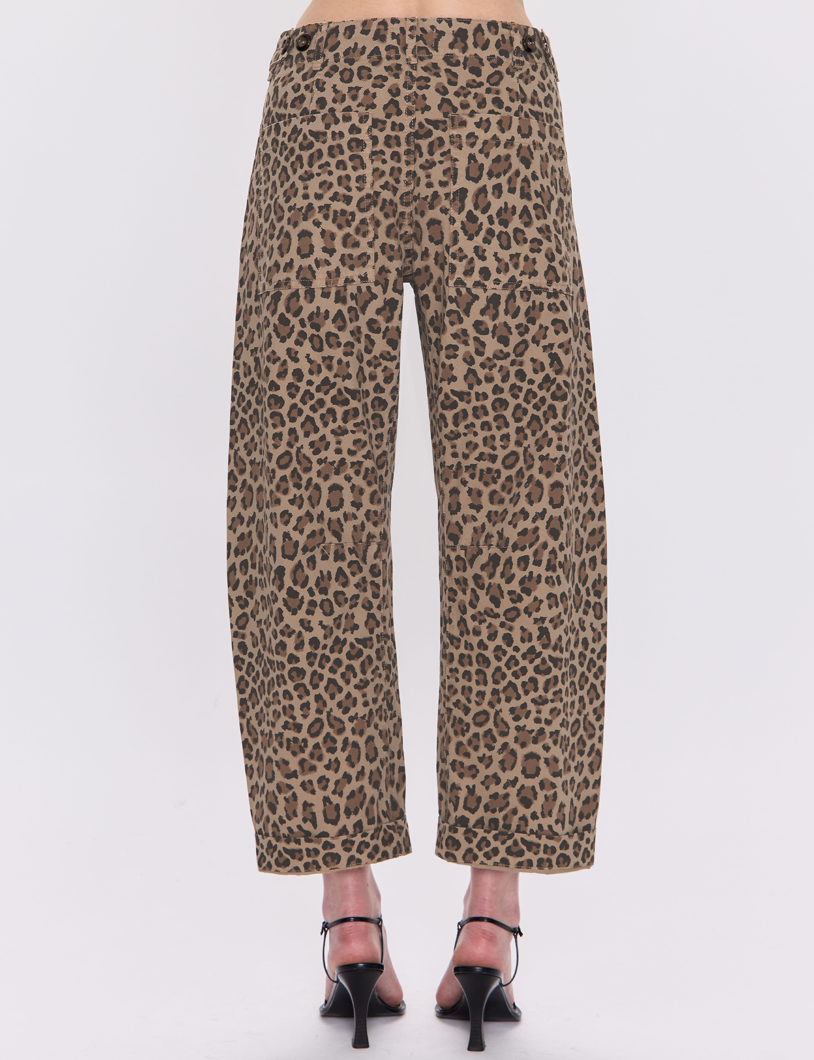 Tori Pant, Feline