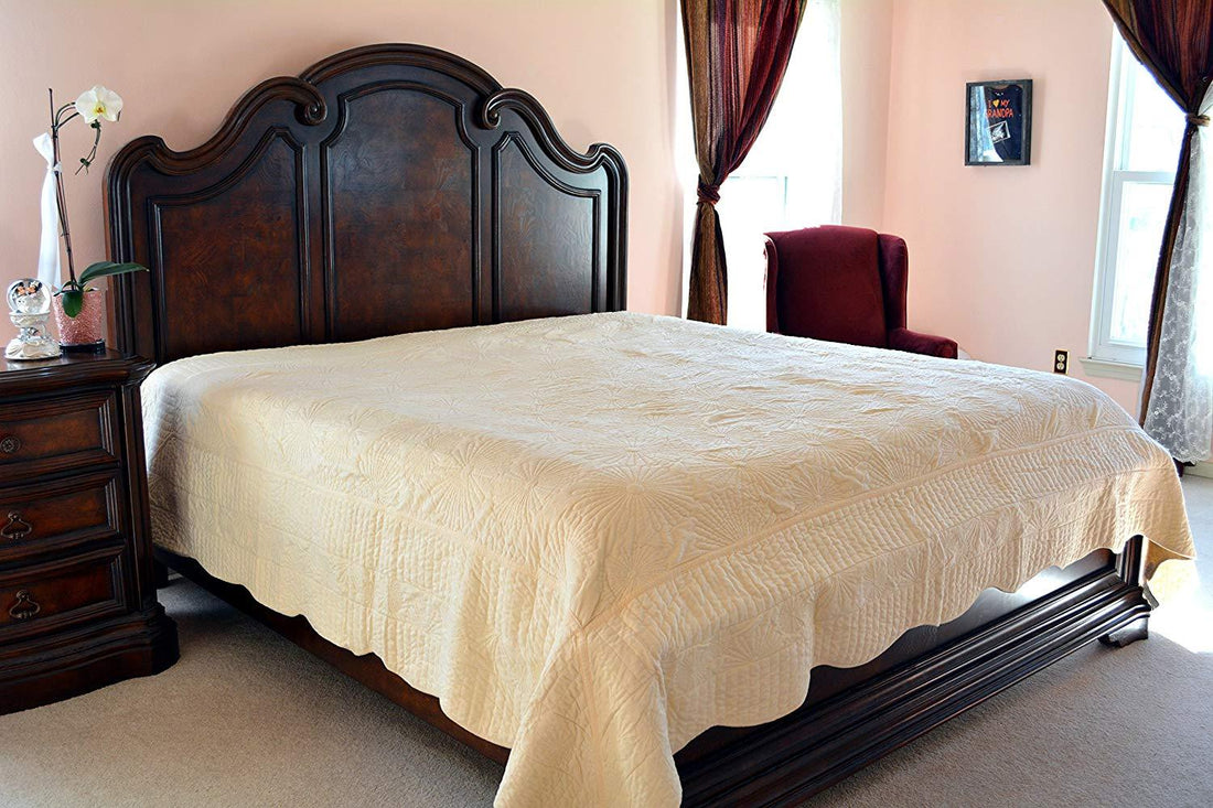 Taterbush Super Soft Cream Scalloped Good Vibration Quilted Fleece Bedspread Set (DXJ109041-3)