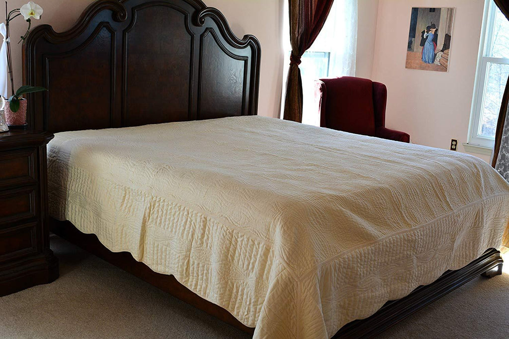 Tache Super Soft Cream Scalloped Coral Reef Quilted Fleece Bedspread Set (DXJ109013-3)