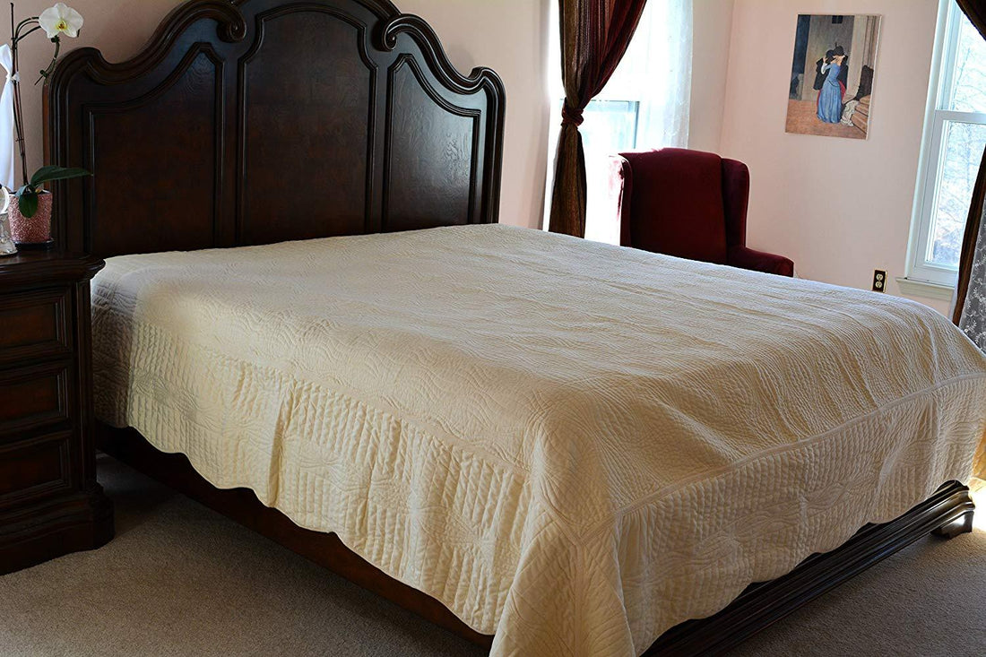 Tache Super Soft Cream Scalloped Coral Reef Quilted Fleece Bedspread Set (DXJ109013-3)