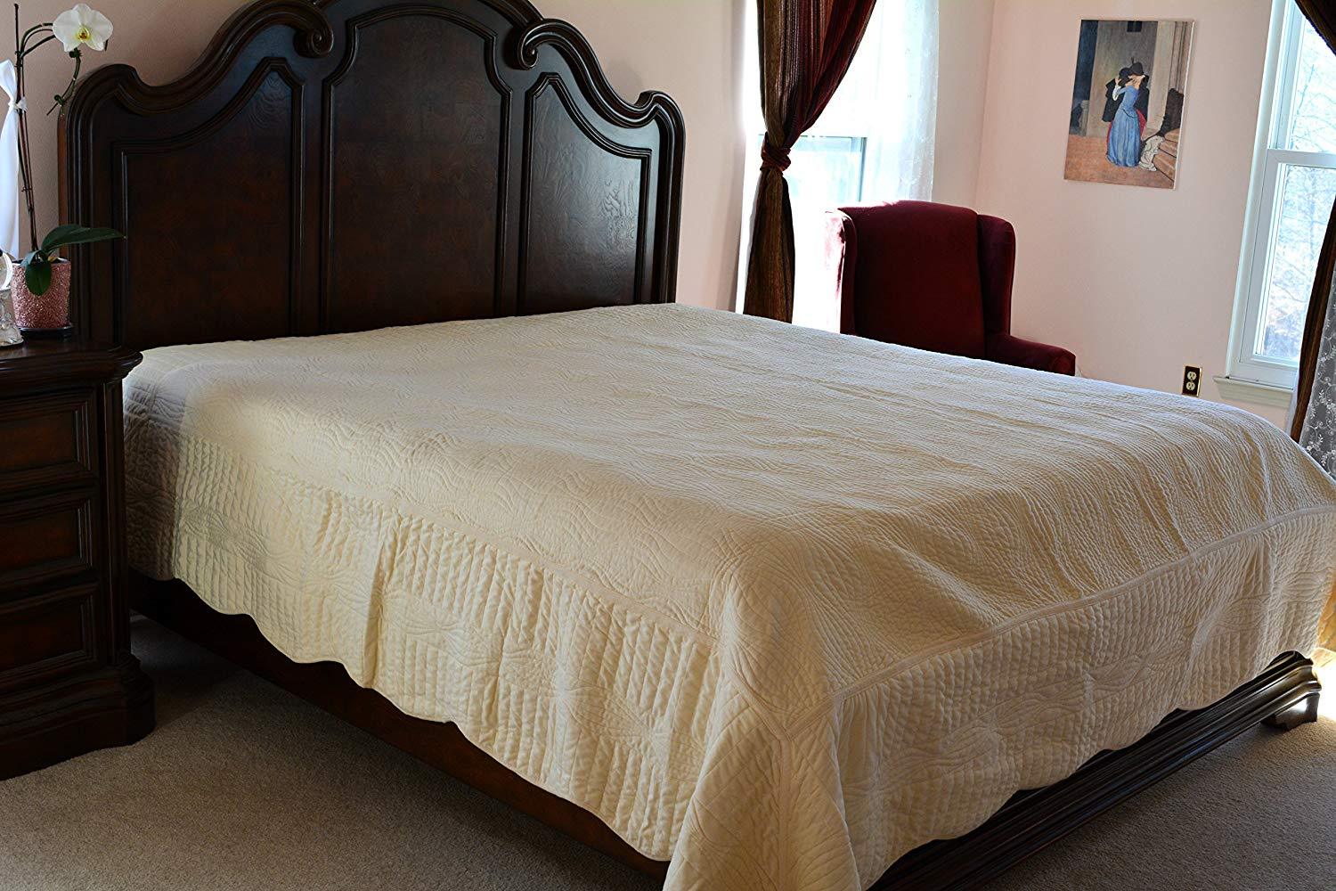 Tache Super Soft Cream Scalloped Coral Reef Quilted Fleece Bedspread Set (DXJ109013-3)