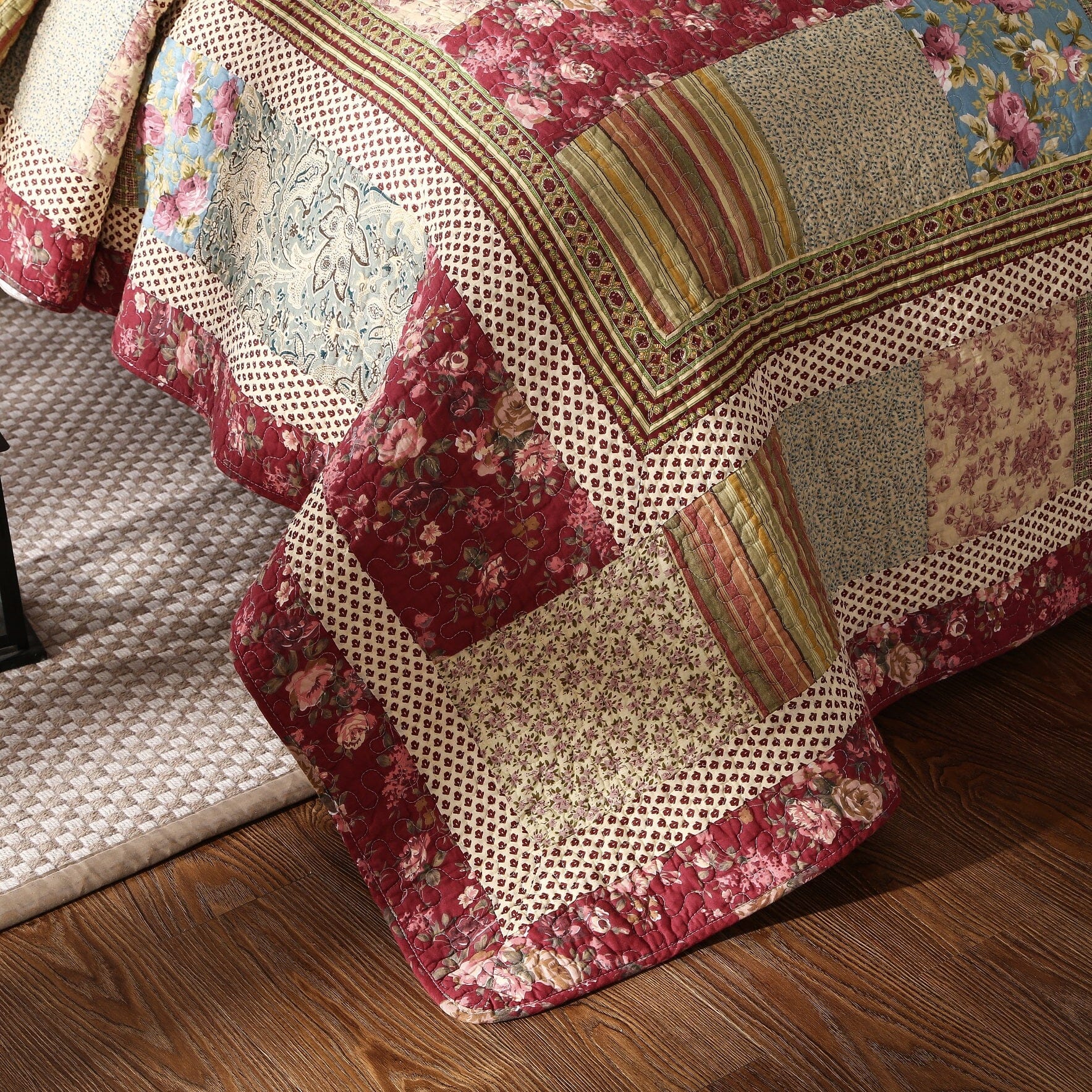 Tache Fairy Tale Tea Party Beige Burgundy Paisley Floral Cotton Patchwork Quilt Set (DXJ103443)