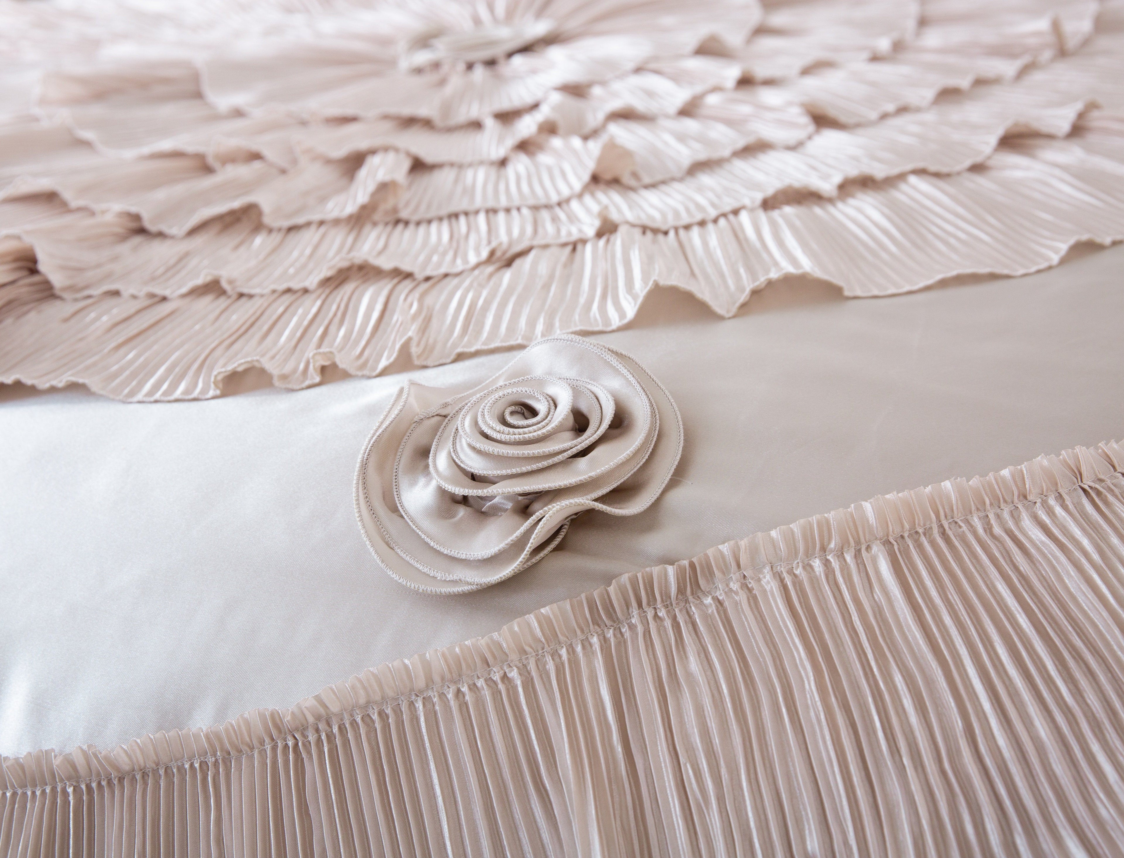 Tache Satin Ruffle Luxury Floral Champagne Beige Frosted Field Comforter Set (MZ1051)