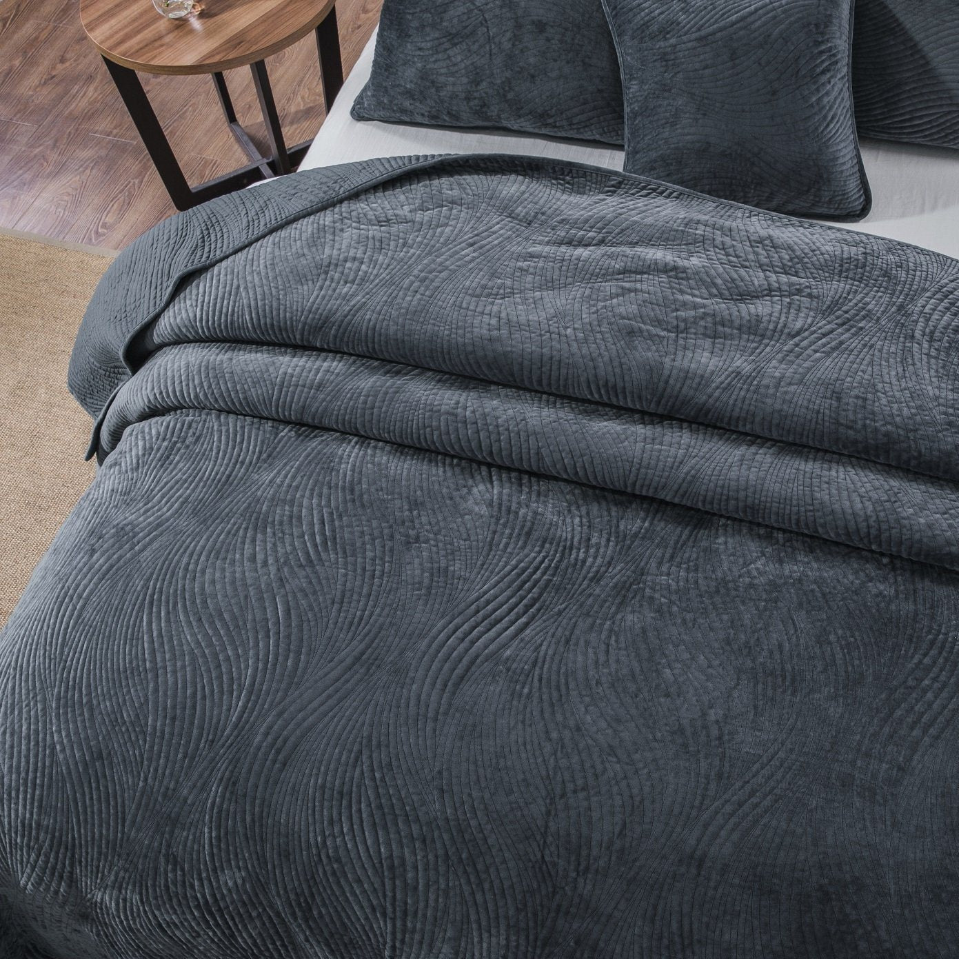 Tache Plush Dreams Steel Navy Blue Waves Velvet Quilt Set (JHW-852BL)