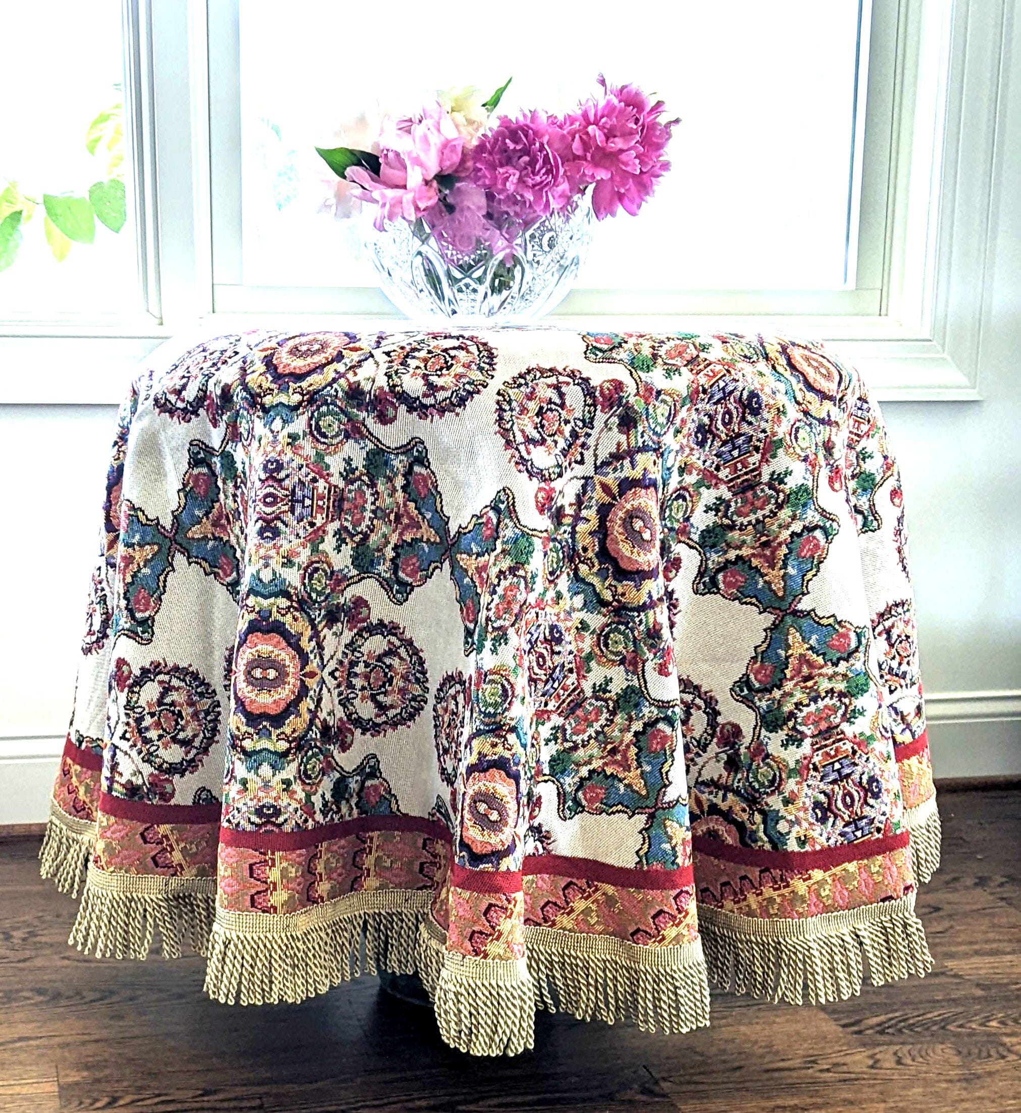 Tache Elegant Ivory Colorful Ornate Paisley Woven Tapestry Tablecloth (18193)
