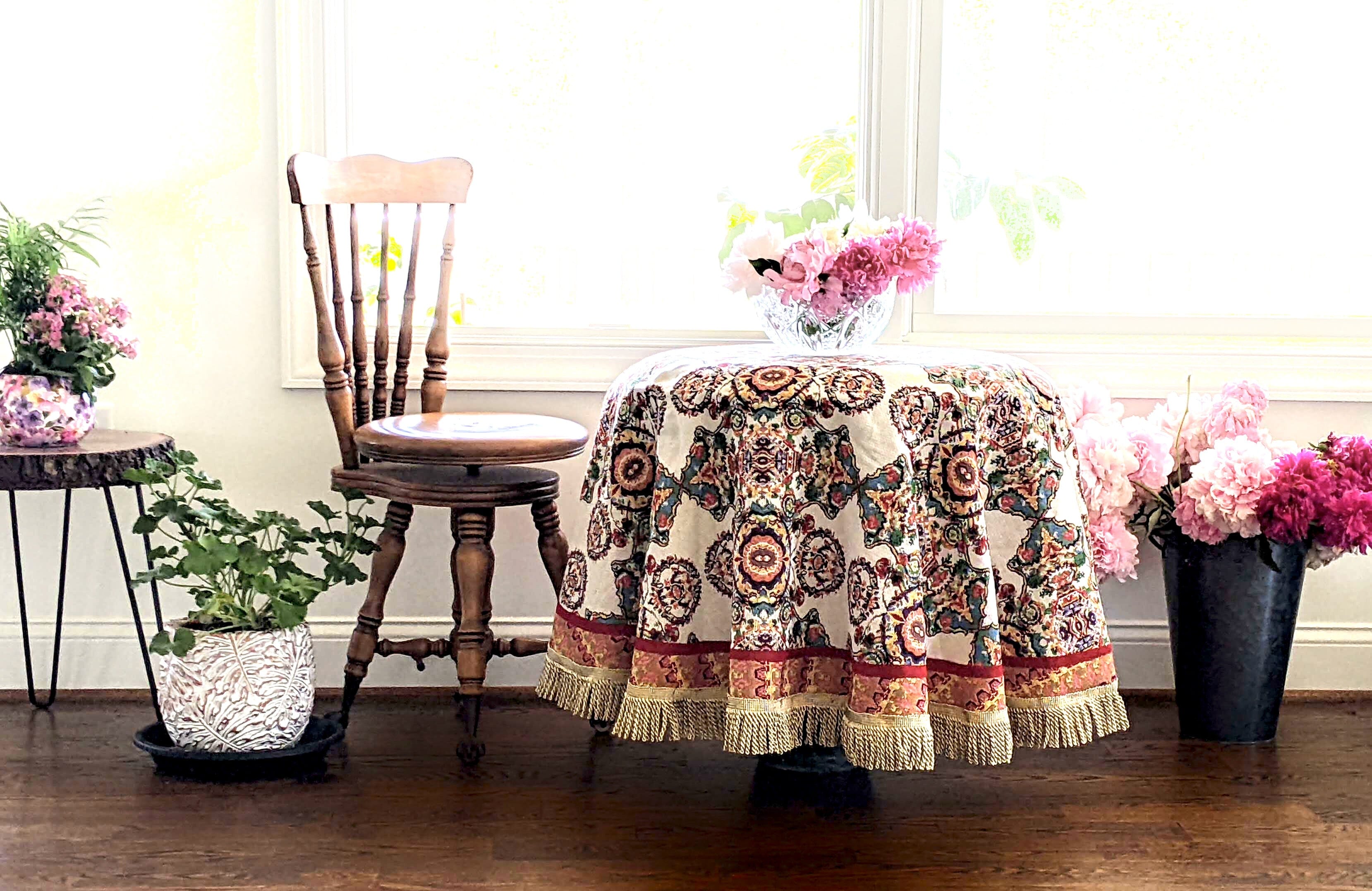 Taterbush Elegant Ivory Colorful Ornate Paisley Woven Tapestry Tablecloth (18193)