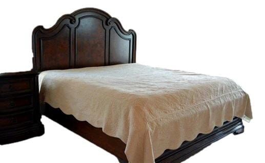 Tache Super Soft Tan Scalloped Good Vibration Quilted Fleece Bedspread Set (DXJ109041-1)