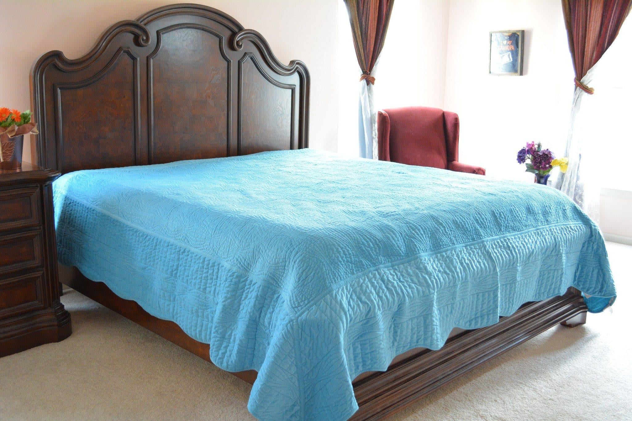 Tache Super Soft Blue Scalloped Good Vibration Quilted Fleece Bedspread Set (DXJ109041-2)