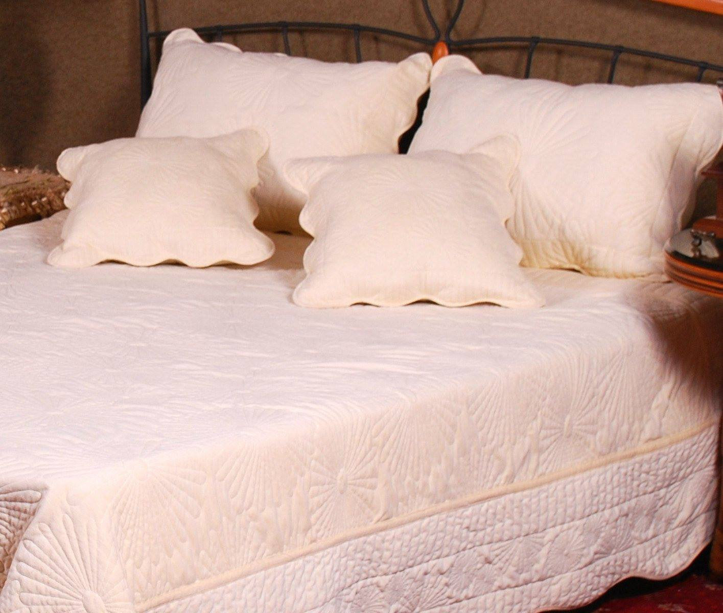 Tache Super Soft Cream Scalloped Coral Reef Quilted Fleece Bedspread Set (DXJ109013-3)