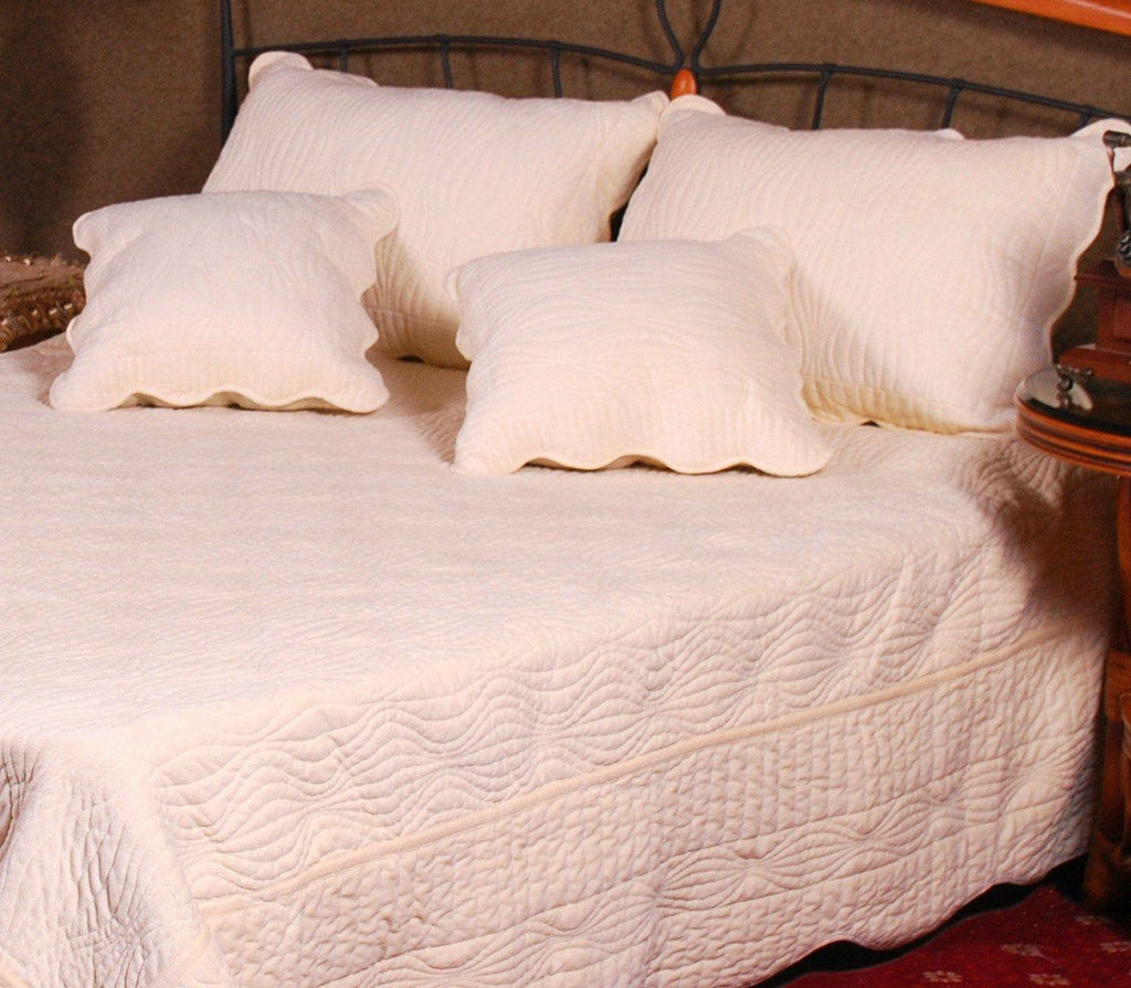 Tache Super Soft Cream Scalloped Good Vibration Quilted Fleece Bedspread Set (DXJ109041-3)