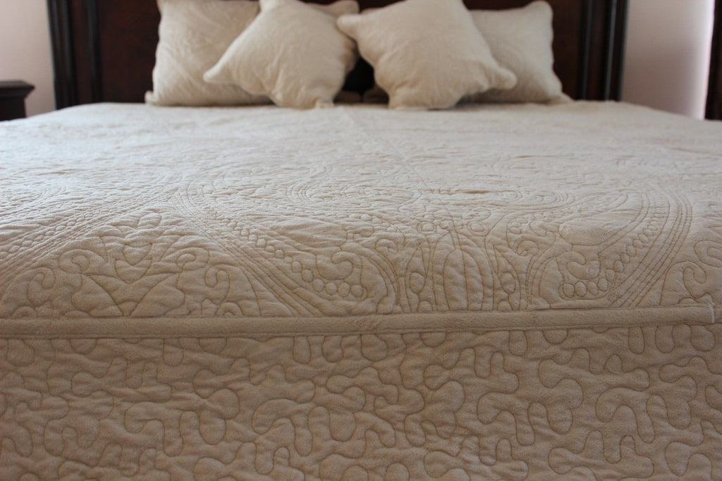 Tache Super Soft Tan Scalloped Magic Carpet Quilted Fleece Bedspread Set (DXJ109042-1)