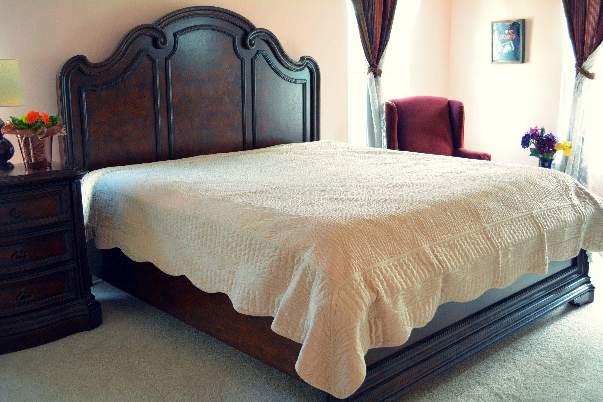 Tache Super Soft Tan Scalloped Good Vibration Quilted Fleece Bedspread Set (DXJ109041-1)