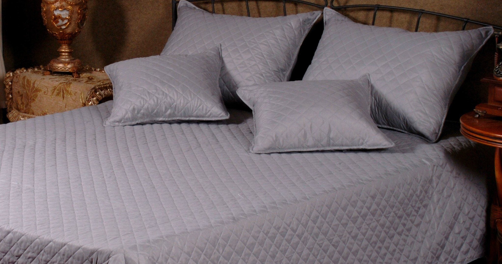 Tache Solid Light Gray Silver Diamond Stitch Bubble Quilted Bedspread Set (DXJ109038-2)