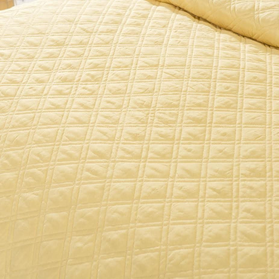 Tache Buttercup Puffs Yellow Diamond Matelasse Scalloped Quilt Set (YELLEMDES)
