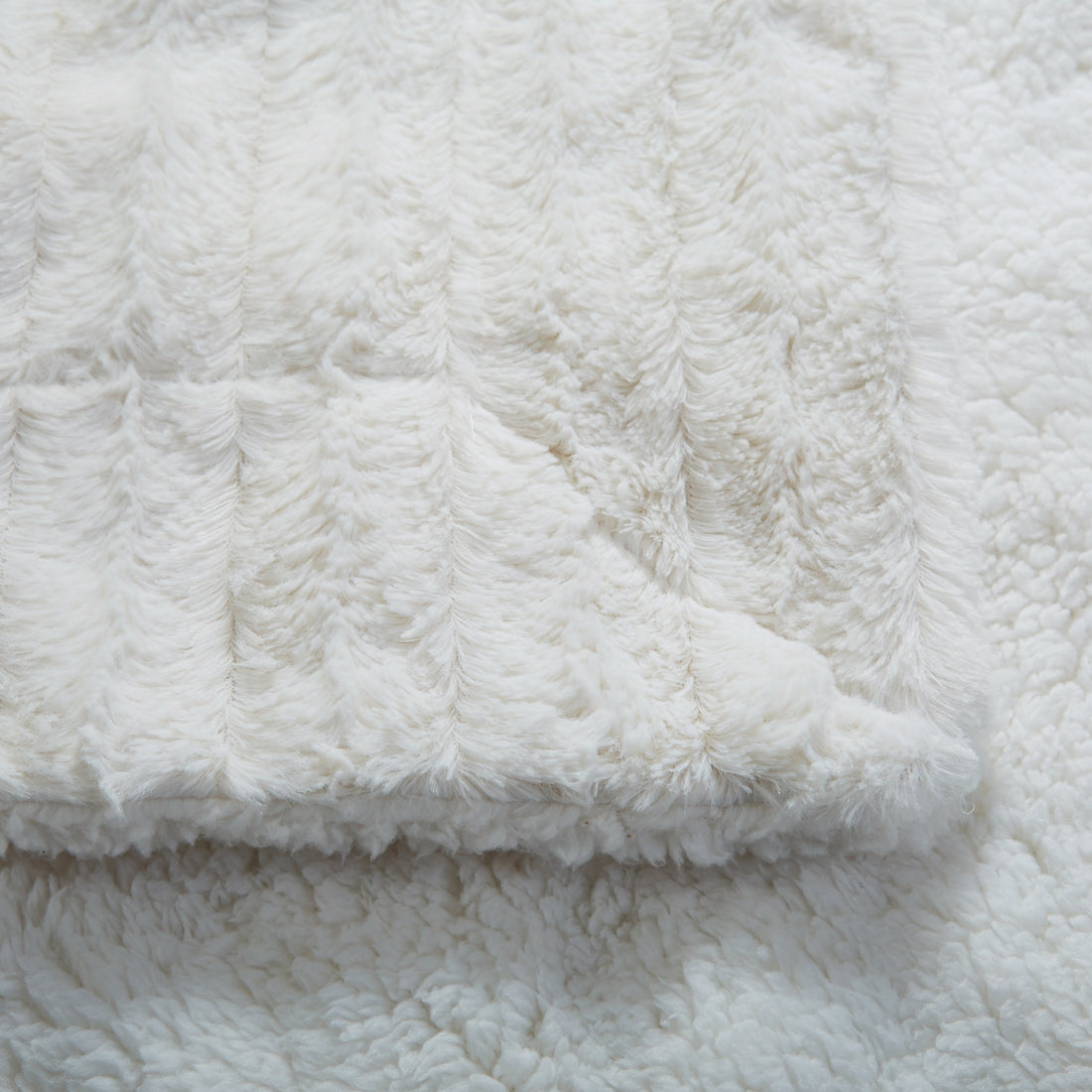 Taterbush White Ivory Polar Faux Fur with Sherpa Throw Blanket