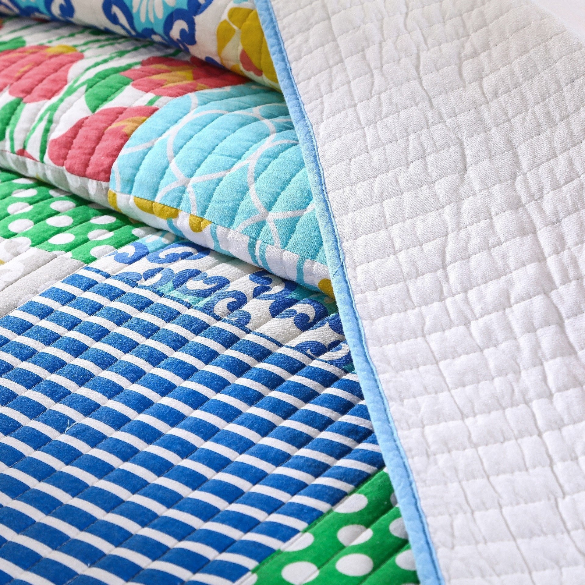 Tache Cotton Dreamy Meadow Patchwork Floral Quilt Set (JHW-568)