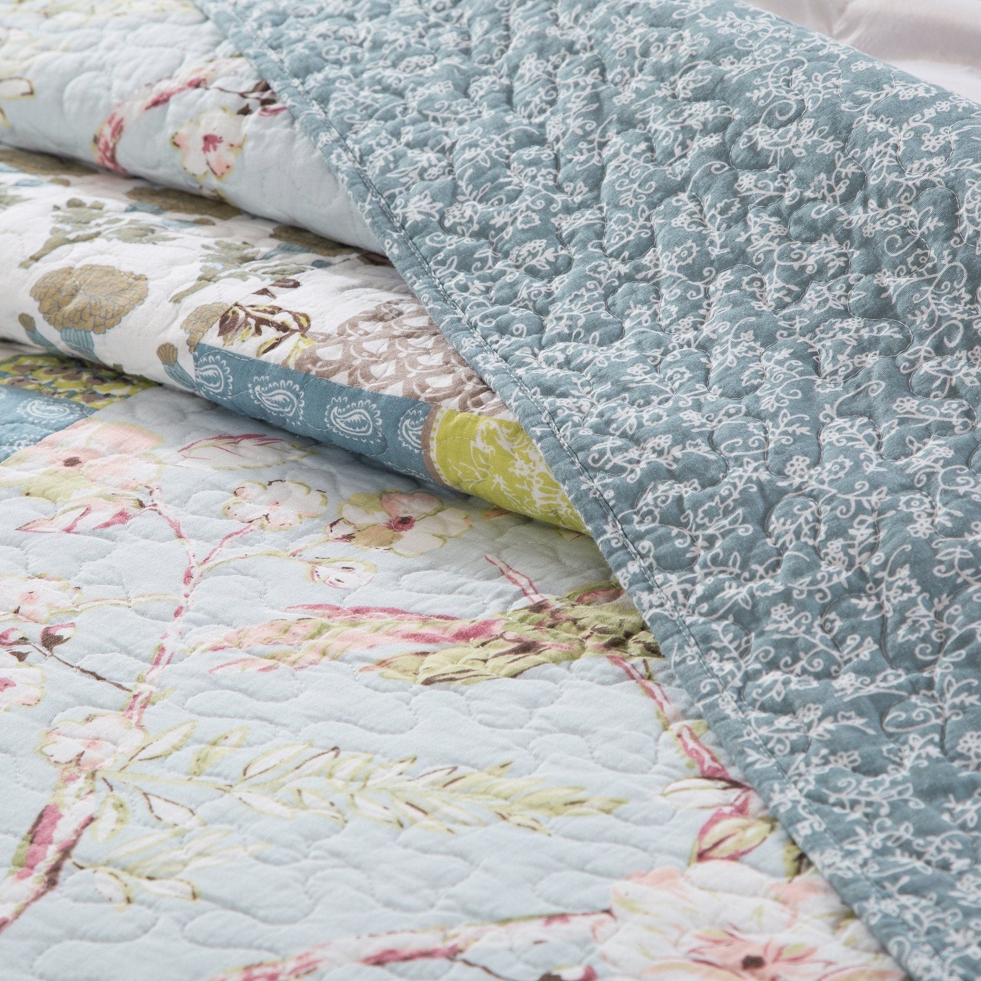 Tache 2-3 Piece Cotton Sky Breeze Pastel Blue Patchwork Quilt Set (JHW-684)