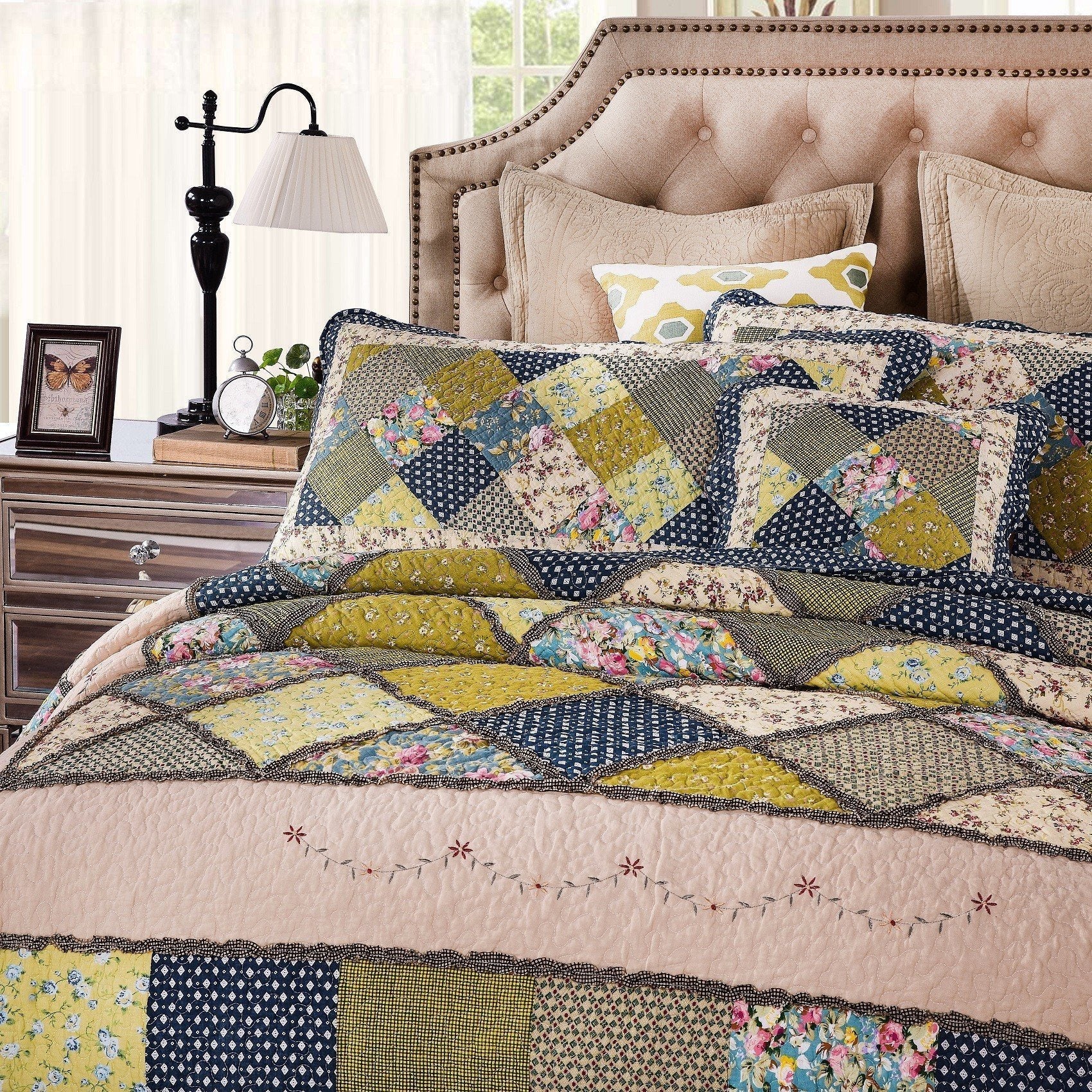 Tache Spring Shower Olive Green Navy Blue Floral Scalloped Cotton Patchwork Quilt Set (DXJ10077)