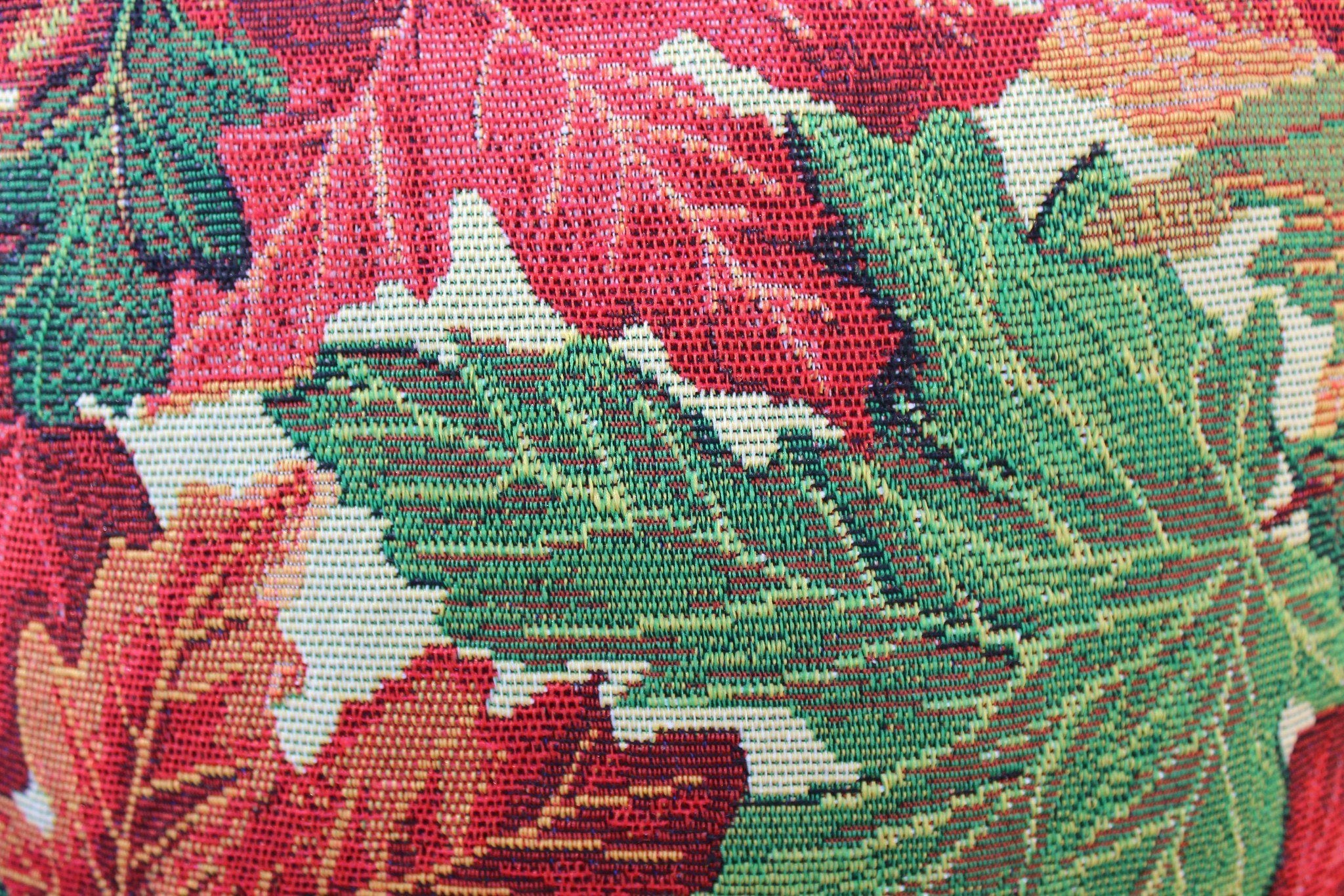 Tache Warm Colorful Thanksgiving Leaves Fall Foliage Tapestry Table Runners (11516)